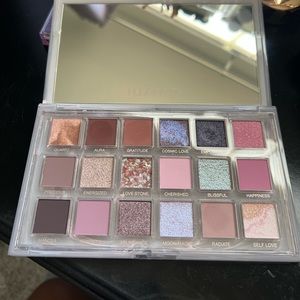 Huda Beauty Rose Quartz Eyeshadow Palette